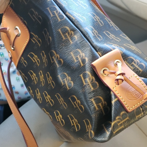 Dooney & Bourke handbag - Picture 6 of 8